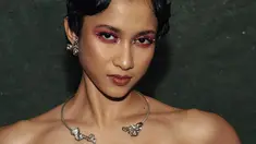 Aghniny Haque menjadi salah satu pemeran dalam film Mencuri Raden Saleh. Pada peluncurannya beberpaa waktu lalu, gaya fashion Agniny Haque menarik atensi. (Instagram/aghninyhaque)