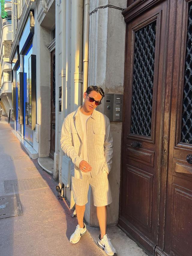 Afgan Liburan di Perancis