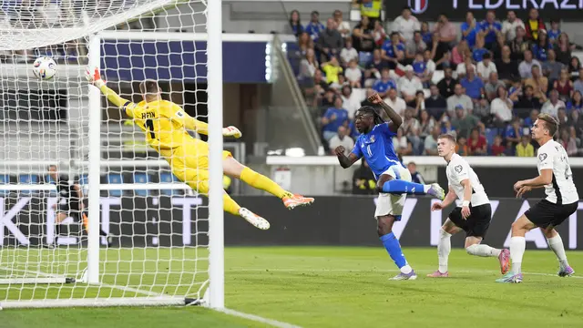 Moise Kean mencetak gol di laga Timnas Italia vs Timnas Estonia di matchday 5 Grup I Kualifikasi Piala Dunia 2026 zona Eropa di Gewiss Stadium, Sabtu (06/09/2025). (Fabio Ferrari/LaPresse via AP)