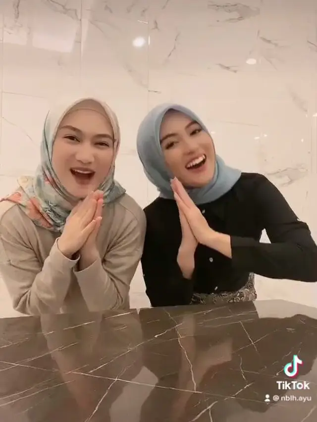 Tampil Kompak Behijab, Ini 7 Nabilah Ayu dan Melody Laksani yang Curi Perhatian