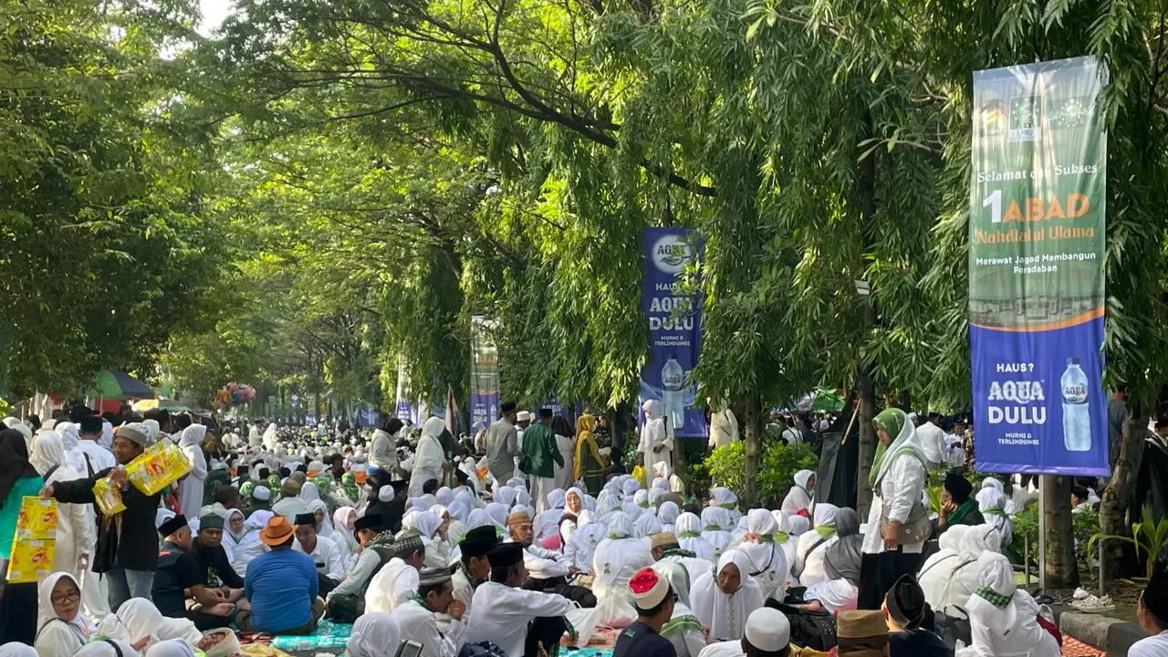 Meriahkan Peringatan Satu Abad NU, LPNU dan Danone Beri 100 Ribu Botol Air Mineral