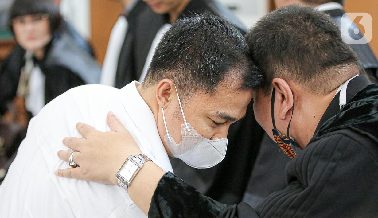 Terdakwa Arif Rachman Arifin usai mengikuti sidang pembacaan putusan sela di Pengadilan Negeri Jakarta Selatan, Jakarta, Selasa (1/11/2022). JPU menolak nota keberatan (eksepsi) Arif Rachman Arifin yang menjadi terdakwa dugaan merintangi penyidikan (obstruction of justice) pembunuhan berencana Brigadir J. (Liputan6.com/Faizal Fanani)