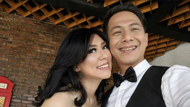 Delon, dan sang istri, Aida Chandra (Foto: Instagram/@delonthamrinofficial)