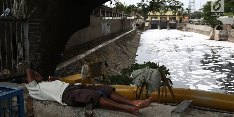 61 Persen Aliran Sungai Jakarta Alami Pencemaran Berat