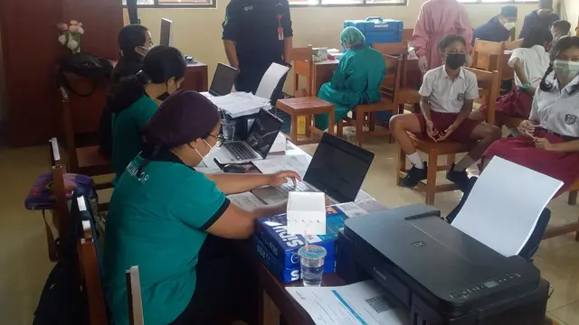 Vaksinasi di Sekolah