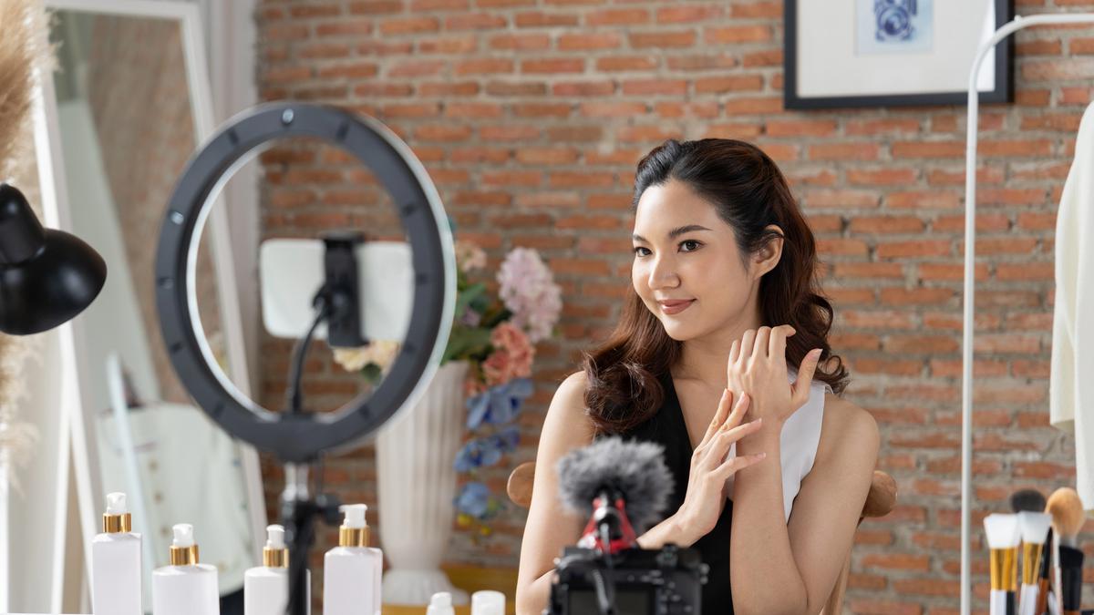 Wangi Parfum Cepat Hilang? Ini Cara Memakai Parfum agar Tahan Lebih Lama