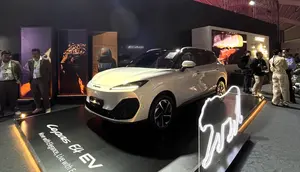 LEPAS Masuk Dunia Fashion, Ini Strategi di Balik Langkahnya