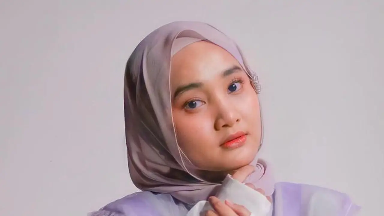 Ikutan Transisi Makeup Challenge, Transformasi Wajah Fatin Shidqia Lubis Sebelum dan Sesudah Pakai Makeup Curi Perhatian