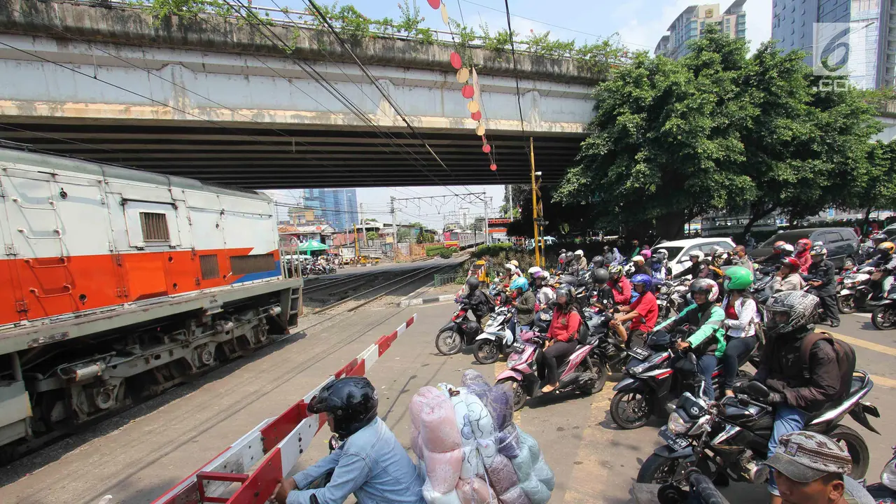 perlintasan kereta