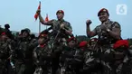 Komandan Jenderal Kopassus yang baru Mayjen TNI Deddy Suryadi (kiri) bersama Mayjen TNI Iwan Setiawan setelah usai acara serah terima jabatan di depan lapangan Mako Kopassus, Cijantung, Jakarta, Jumat (28/4/2023). (merdeka.com/Imam Buhori)