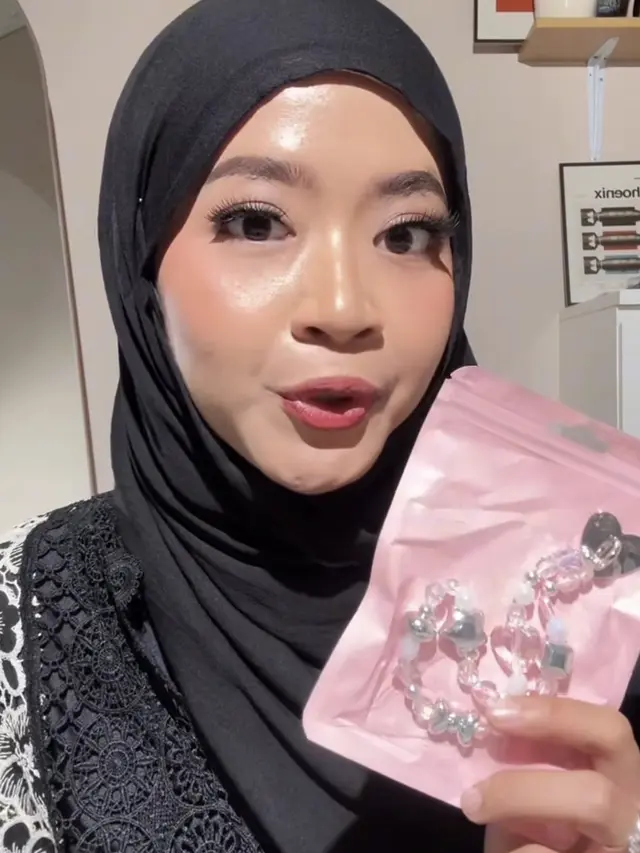 Souvenir Resepsi Pernikahan Amanda Manopo dan Kenny Austin. [@irbahsalss]