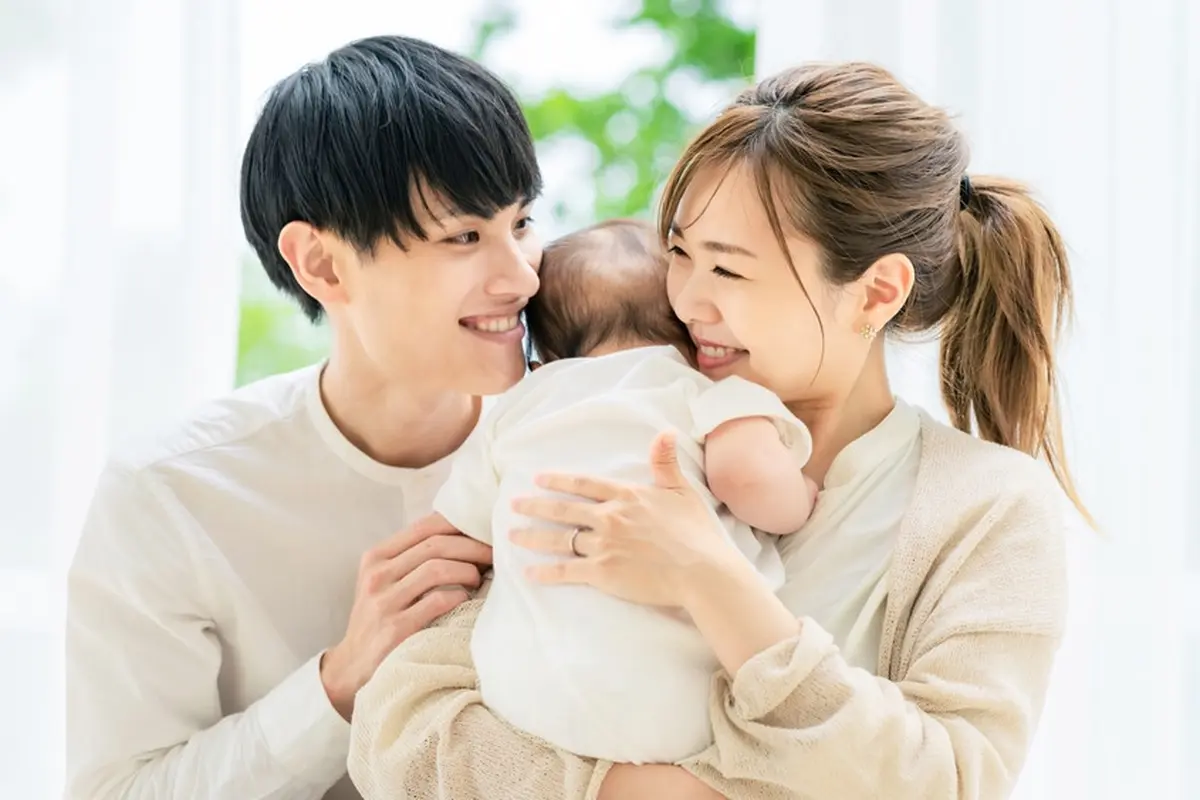 ayah ibu dan anak bayi