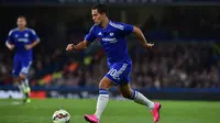 Gelandang Chelsea, Eden Hazard, disebut menjadi salah satu pemain yang bakal dilepas oleh manajer Jose Mourinho pada bursa transfer Januari 2016. (AFP/BEN STANSALL)