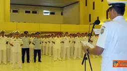 Citizen6, Surabaya: Dalam upacara penutupan pendidikan tersebut, Kapten Laut Arif Kurniawan dikukuhkan sebagai lulusan terbaik dan berhak mendapatkan medali " Adi Jala Yudha. " (Pengirim: Kobangdikal).