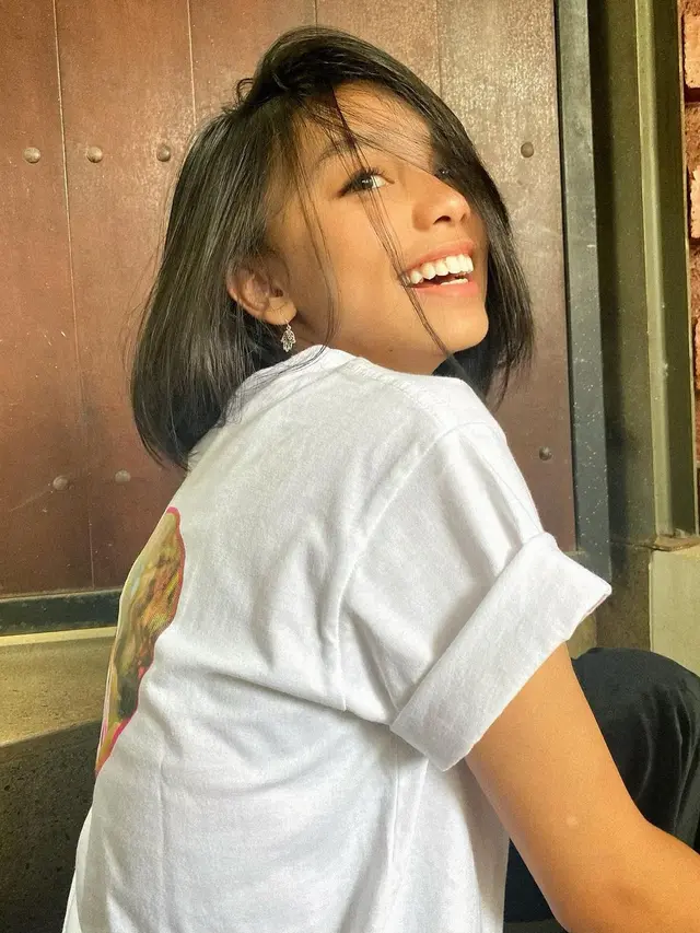 Potong Rambut Pendek, Ini 6 Potret Terbaru Naura Tampil Makin Dewasa