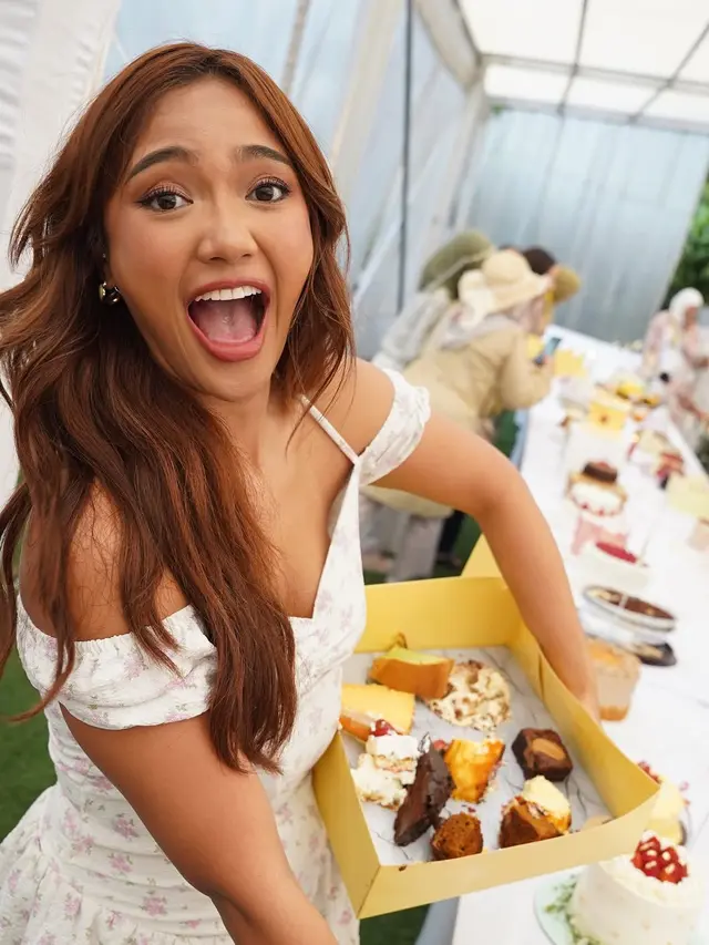 Tampilan outfit piknik ala Marion Jola. [@hestipurwadinata]