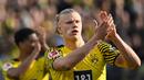 <p>Nama pemain top terakhir yang menjadi klien Mino Raiola adalah Erling Haaland. Ia menjadi agen penyerang asal Norwegia tersebut sejak tahun 2020 dan telah berjasa untuk membantunya pindah ke Borussia Dortmund. Diketahui Haaland akan meninggalkan Signal Iduna Park pada musim depan. Patut dinantikan bagiamana kelanjutannya usai kabar palsu mengenai meninggalnya sang agen, Mino Raiola. (AFP/Ina Fassbender)</p>