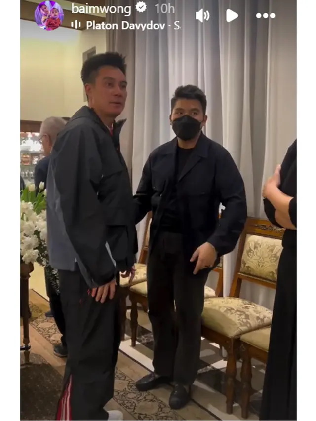 6 Potret Baim Wong Melayat Hotma Sitompul, Tetap Hadir Usai Hadapi Perceraian