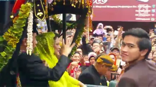 Ada yang menarik dalam kirab keluarga Presiden Jokowi di Medan tadi pagi.