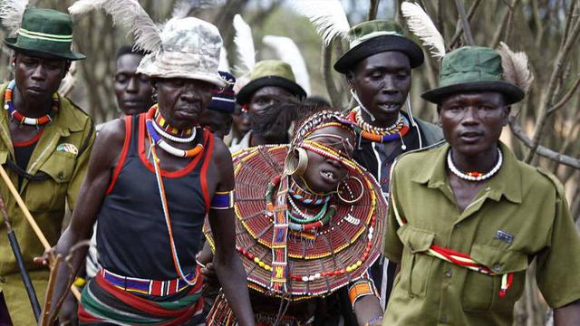 6 Tradisi Aneh Bagi Kaum Wanita Di Berbagai Dunia