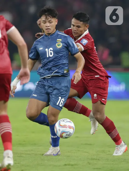 Pada laga ini, pemain Indonesia Dimas Drajad berhasil mencetak tiga gol ke gawang Brunei. (Liputan6.com/Helmi Fithriansyah)