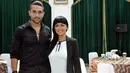 Pada kesempatan yang sama, Jupe dan Gaston mengatakan bahwa sampai saat ini hubungan mereka masih baik-baik saja, Bandung, (13/9/14). (Liputan6.com/Panji Diksana)
