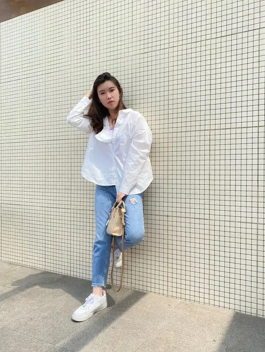 <p>Di kesehariannya, pemilik nama lengkap Jennifer Hanna Sutiono ini tampil dengan gaya kasual. Meski terkesan simpel, penampilan Jennifer Hanna tetap terelihat modis. (Liputan6.com/IG/@hanna.sutiono)</p>