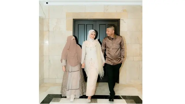 6 Potret Lamaran Putri Sulung Rowman Ungu, Pernikahan September Mendatang