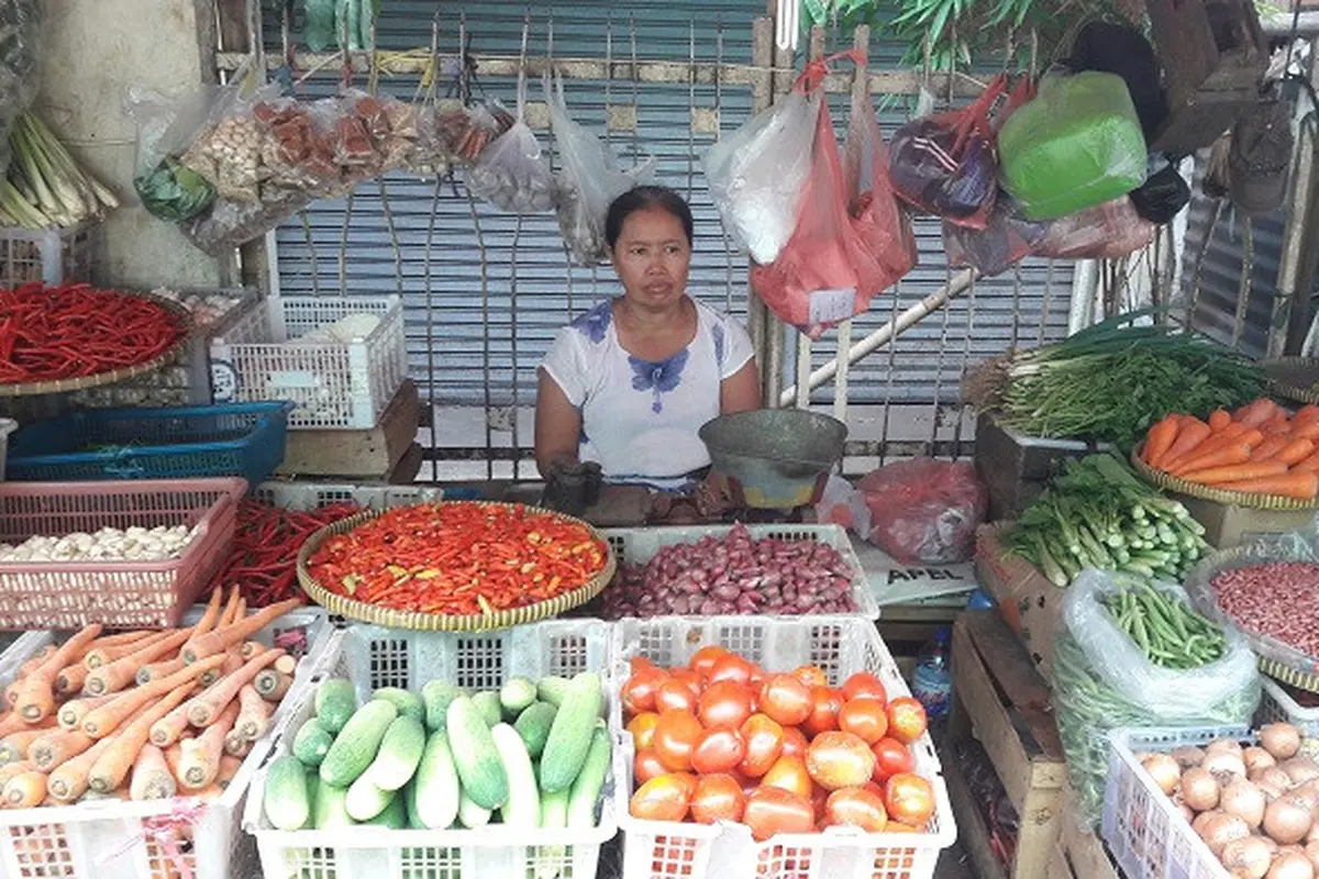 Tumiyem (56) pedagang sayur di Pasar Palmerah
