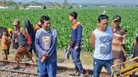 Truk Ringsek Ditabrak KA Ambarawa Ekspres di Perlintasan Jati Blora, Sopir Luka Berat. (Liputan6/Ahmad Adirin)