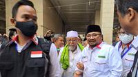 Menag Yaqut Cholil Qoumas melepas calon haji Indonesia berangkat ke Arafah dari Makkah, Kamis 7 Juli 2022. (Liputan6.com/Mevi Linawati)
