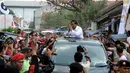 Prabowo Subianto terlihat berpamitan kepada massa dan simpatisan Partai Gerindra yang hadir dalam kampanye umum terbuka di lapangan Bojongloa Bandung Jabar (Liputan6.com/Helmi Fithriansyah)