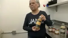 Perempuan kelahiran Parakan, Jawa Tengah yang kini bermukim di San Francisco, California, merintis bisnis jamu dan sambal dengan label “Sajen” sejak tahun 2010.