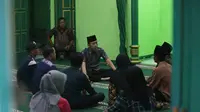 Edhie Baskoro Yudhoyono saat menyerap aspirasi dari masyarakat di Desa Dero, Ngawi, Jawa Timur pada Selasa (6/6/2023). (Liputan6.com/ist)