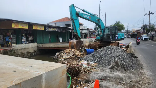 Jembatan Mampang Mangkrak