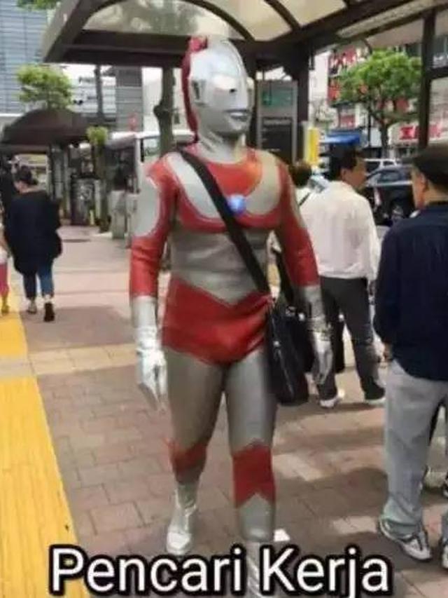 12 Potret Orang Pakai Kostum Ultraman di Tempat Umum Ini Kocak
