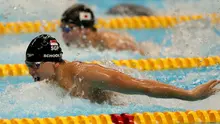 Perenang Singapura, Joseph Schooling, saat beraksi di nomor 100 meter gaya kupu-kupu putra pada Asian Games di Akuatik, GBK, Jakarta, Rabu (22/8/2018). Joseph Schooling sukses persembahkan medali emas pertama untuk Singapura. (Bola.com/Peksi Cahyo)