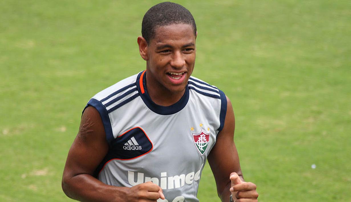 Meskipun media AS menyamakan bakatnya seperti Neymar, namun posisi Robert Goncalves lebih mirip dengan Andres Iniesta. (www.sosbook.temveoraig.we.id)