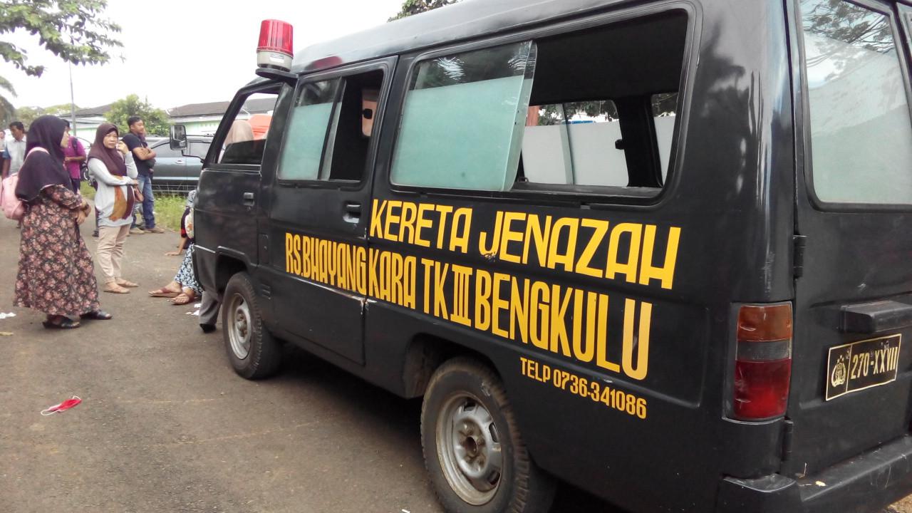 Hujan Petir Antar Korban Salah Tembak Polisi ke Pemakaman 