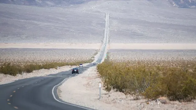 Death Valley, Jalan 200km Tanpa Belokan di Amerika Serikat Ini Mengingatkan Pada Tol Cipali
