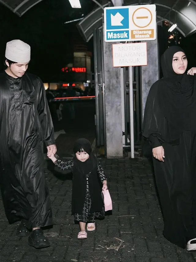 Aurel Hermansyah Shalat Tarawih Malam Pertama. [@aurelie.hermansyah]