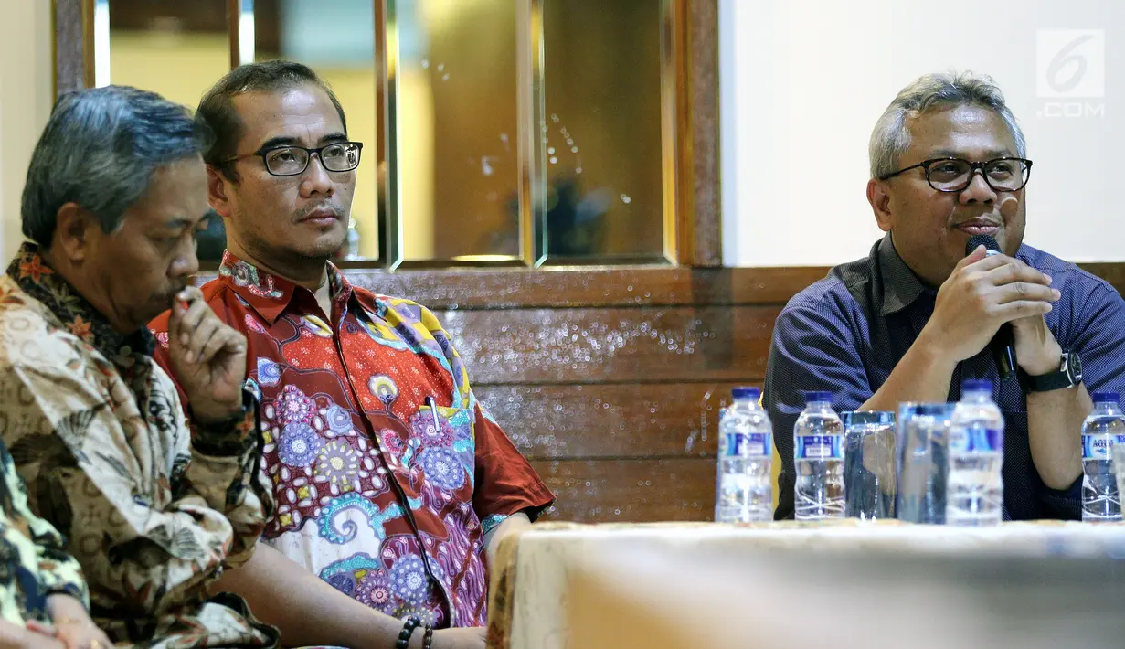 Ketua KPU Arief Budiman saat acara penandatanganan Pakta Integritas Moderator dan panelis pada Debat Kedua Calon Presiden (Capres) Pemilu 2019, di Jakarta, Sabtu (9/2). (Liputan6.com/Johan Tallo)