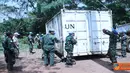 Citizen6, Kongo: Membantu memindahkan Kontainer milik Batalyon Maroko berjumlah 30, dari Dungu Town ke Dungu Airport yang berjarak 11 Kilometer. (Pengirim: Badarudin Bakri)