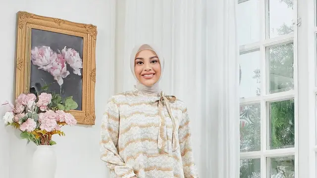 Gaya Hijab ala Aurel Hermansyah. (instagram/aurelie.hermansyah)