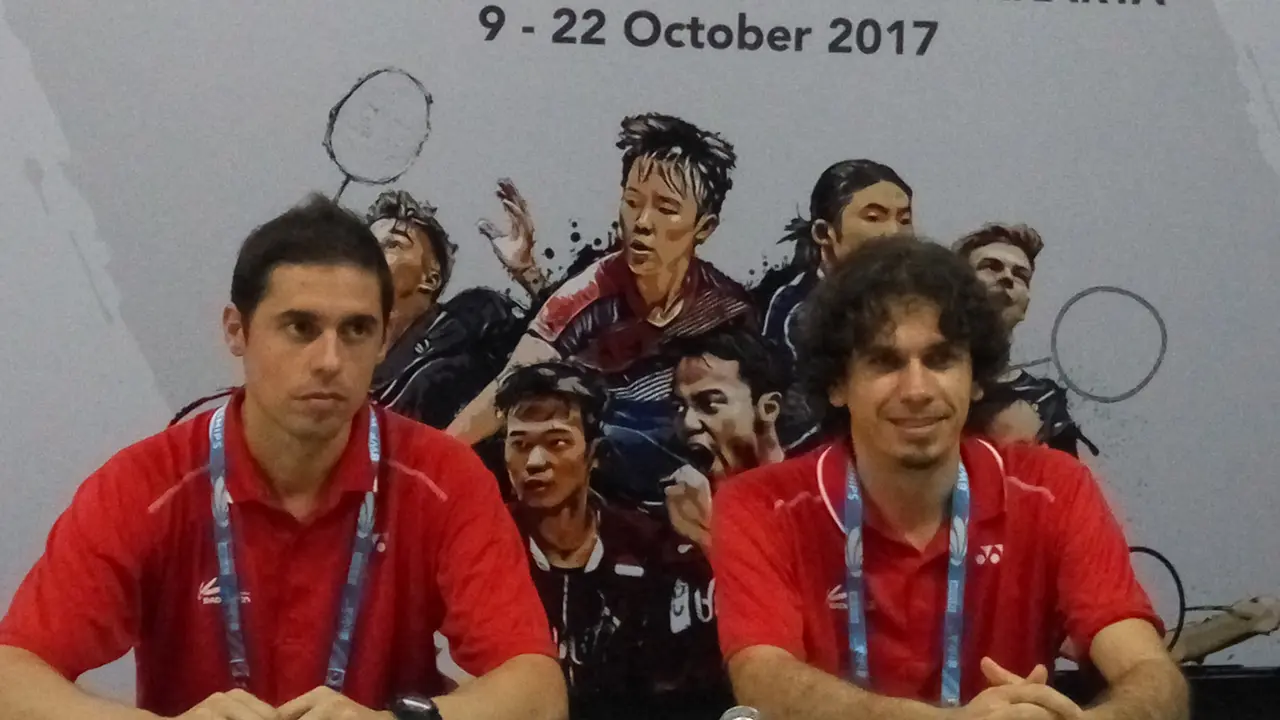 Pelatih Tim Bulu Tangkis Junior Spanyol Oscar Martinez dan Javier Martinez.
