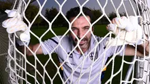 Gianluigi Buffon adalah kiper legenda Timnas Italia dengan 176 Caps. Walaupun banyak memiliki kompetitor, posisi kiper utama tetap disandangnya hingga ia memutuskan pensiun pada 2017, 2018 dan terakhir pada 2023 bersama Parma.Di timnas Italia, ia tak tergantikan dan mampu menggagalkan 6 kiper hebat berikut yang sempat berpeluang menggusurnya. (AFP/Miguel Medina)