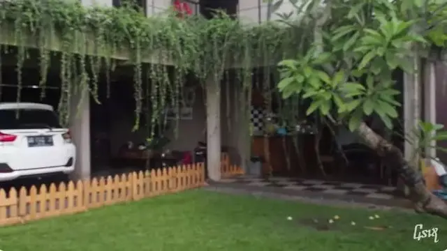 Dapur Kayu Semi Outdoor di Tengah Alam Jogja yang Asri
