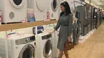 Wanita yang dikenal sebagai rocker ini kerap terlihat tampil tomboy. Gaya yang dipilihnya ini menyesuaikan dengan pekerjaannya. Menggunakan celana dan kaus adalah fashion item andalannya. Tetapi dalam beberapa kesempatan, dirinya kerap menggunakan pakaian feminin. (Liputan6.com/IG/@tigawat)