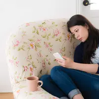 Menahan rindu saat berjarak./Copyright shutterstock.com/g/PRImageFactory