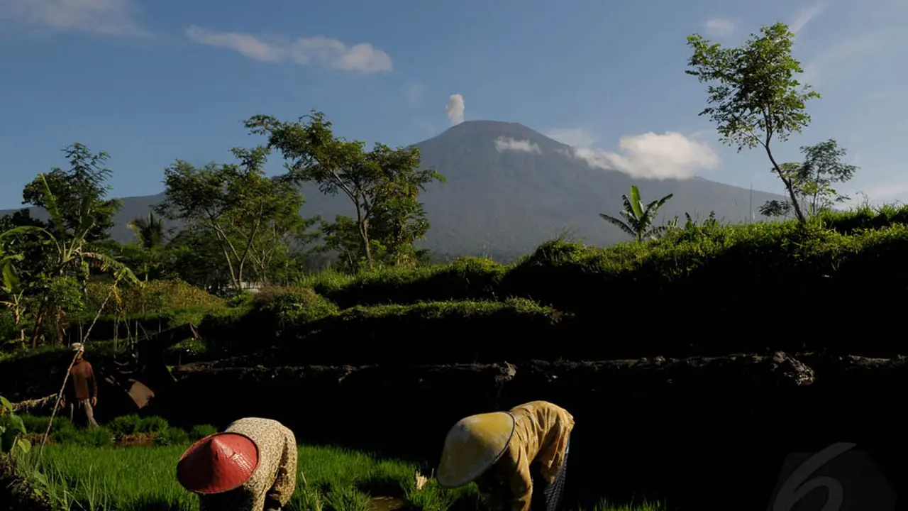 Mengintip Panorama Gunung Slamet Saat 'Diam'